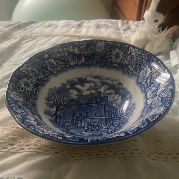 Rare vintage Liberty Blue dishware/dinnerware - Picture 4 of 4
